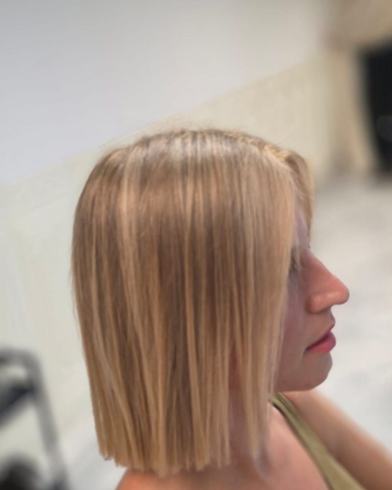 Sleek blonde bob