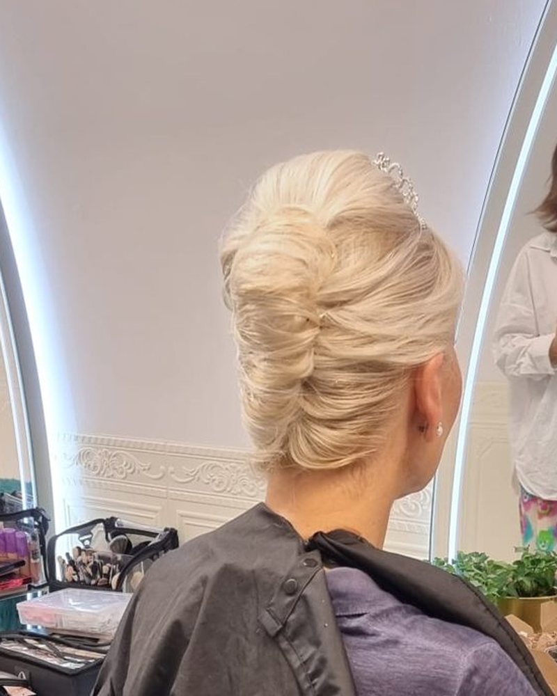 Blonde bridal updo with tiara